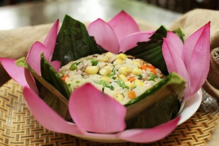 “Độc đáo” món cơm lá sen xứ Huế